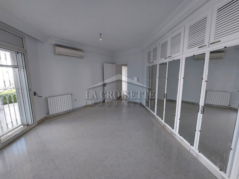 Villa S+4 avec piscine à Gammarth